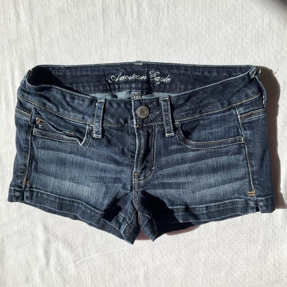 American Eagle Women Shorts 2 Blue Denim Stretch Button 2" Inseam - Picture 1 of 10